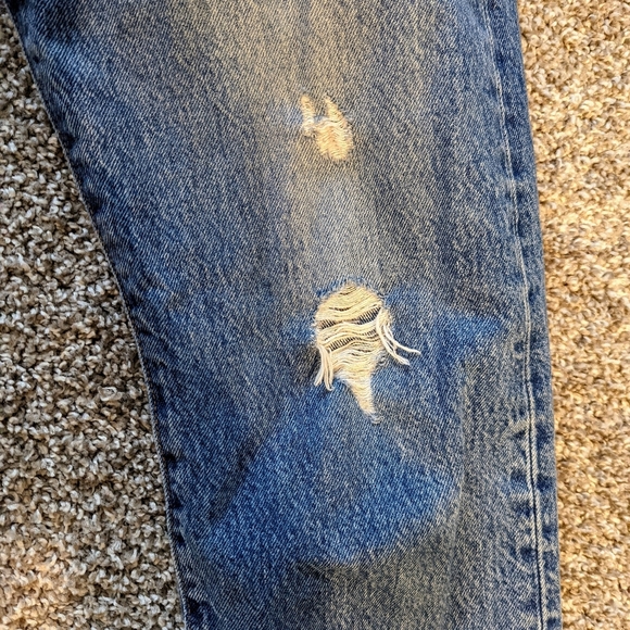 HR Distressed Levis - Picture 3 of 11